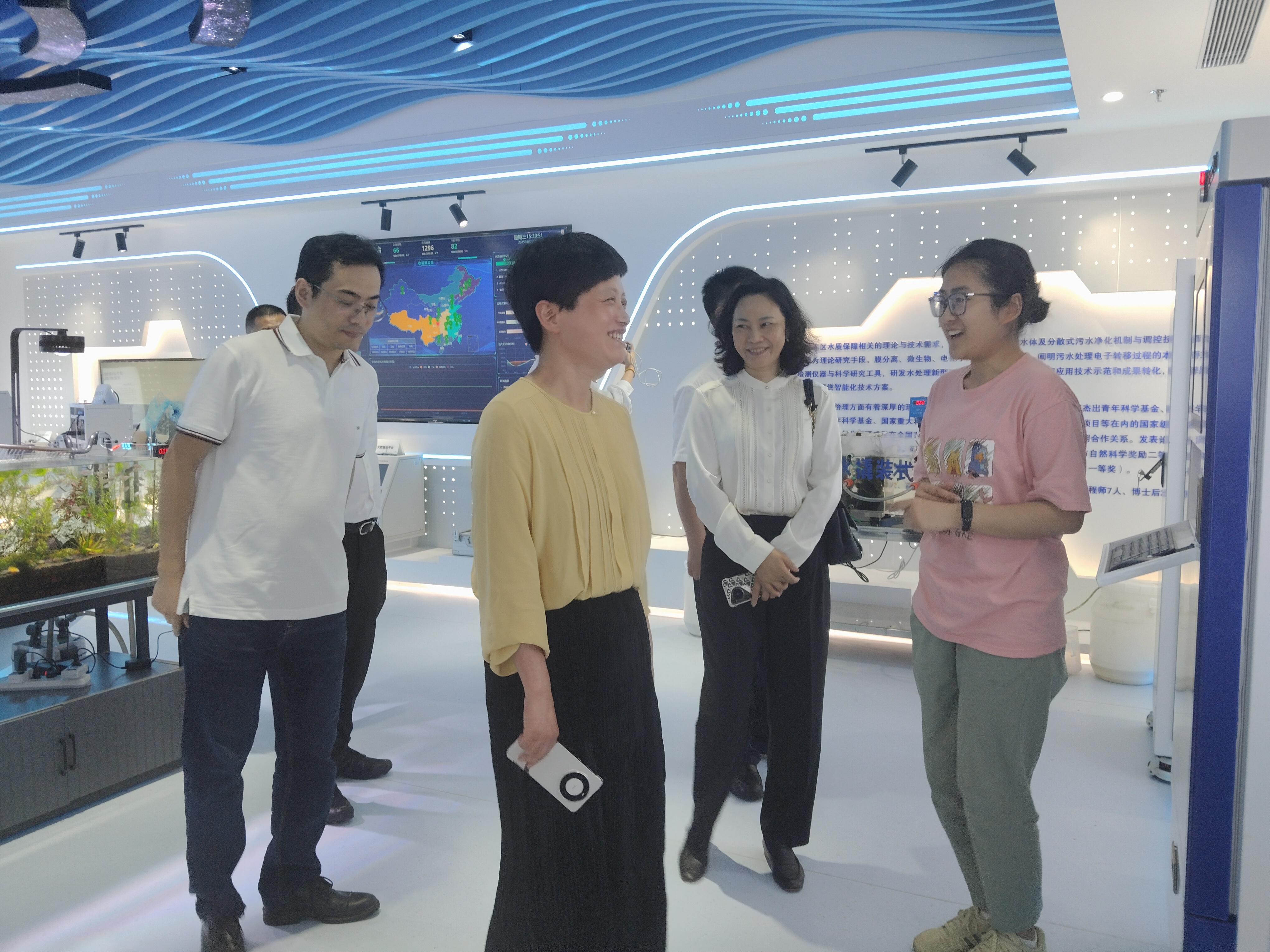 松江区人才局代表团莅临我司仪器展厅 共促科技创新与产业发展